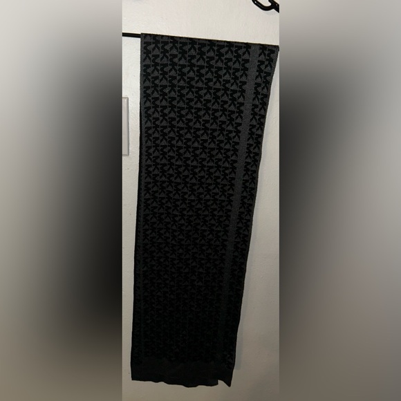Michael Kor's MK Patterned Black And Grey Scarf - Picture 3 of 9